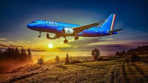aereo ita airways in volo al tramonto
