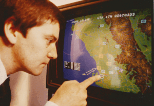 computer con curriculum vitae e mappa sardegna