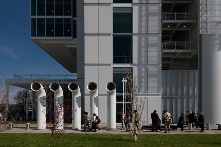 Quali corsi offre Intesa Sanpaolo a Lodi per formazione e lavoro