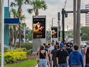 insegna luminosa del gruppo arena allaperto