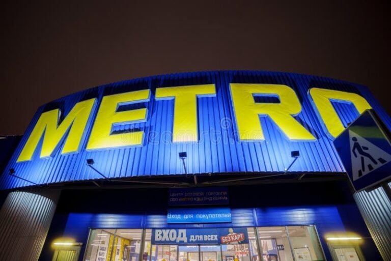 insegna luminosa metro cash carry esterno