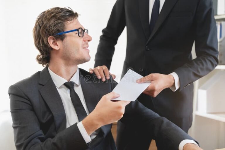 Quando Viene Pagata La Tredicesima Nei Contratti di Lavoro