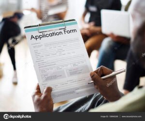 persone che compilano un modulo di candidatura