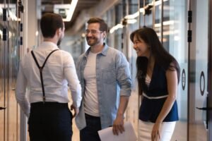 Come Candidarsi Per Lavorare In Banca D'Alba 32 ufficio bancario elegante con persone sorridenti