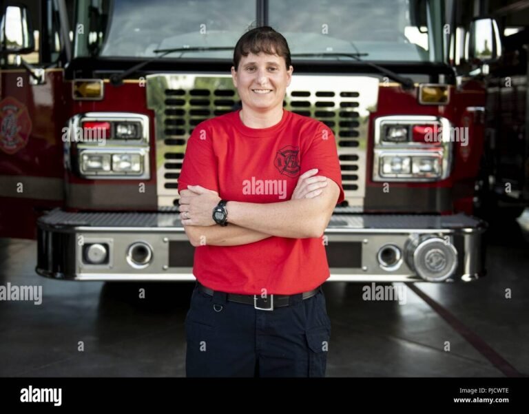 Qual è lo stipendio medio di un vice direttore logistico gestionale Vigili del Fuoco 2 vice direttore logistico vigili del fuoco al lavoro